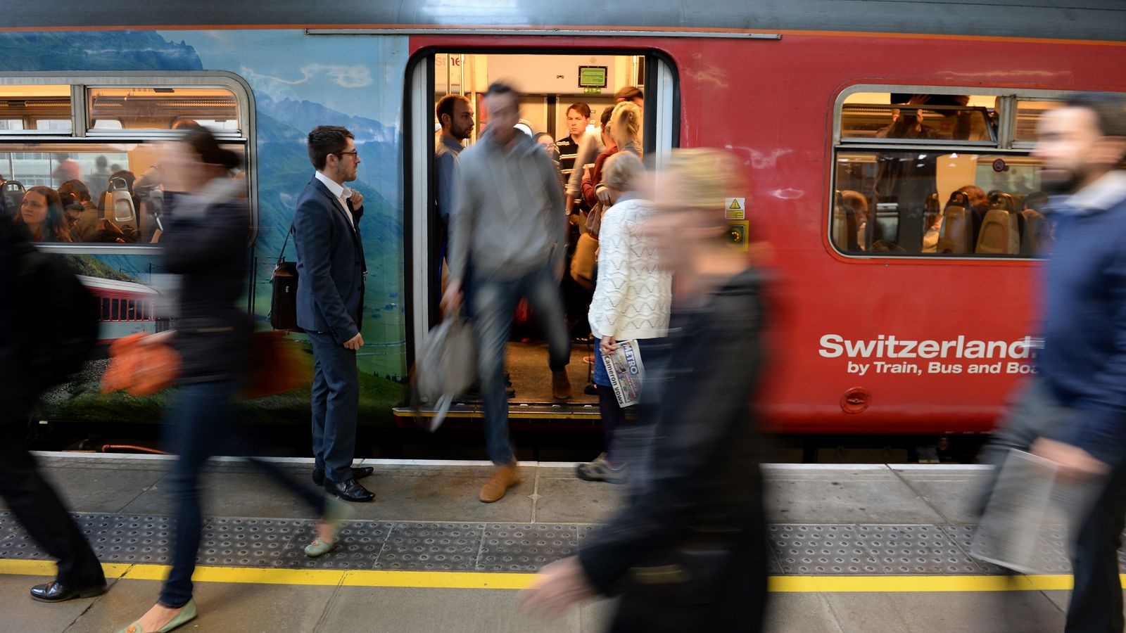 Rail fares rise by 4.6% in England and Wales despite record low reliability of services