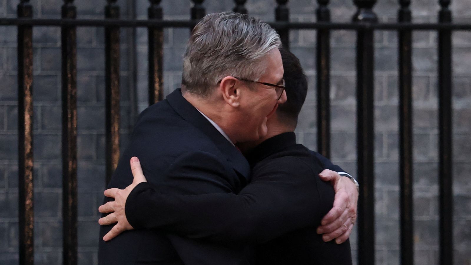 Starmer hugs Zelenskyy ahead of crisis talks at No 10