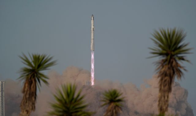 SpaceX Starship rocket explodes during test flight - as 'space launch  debris' grounds flights in Florida - Island FM
