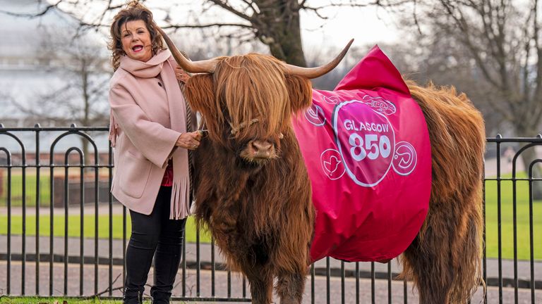 PABEST..Actress Elaine C Smith grazes Siusan, the Highland cow, on Glasgow Green to mark being given the Freedom of the City of Glasgow. Picture date: Thursday March 6, 2025. PA Photo. See PA story SHOWBIZ Smith. Photo credit should read: Jane Barlow/PA Wire 