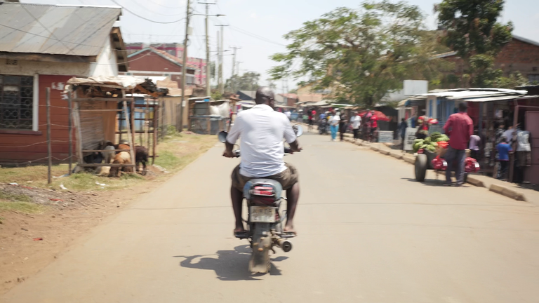 A health worker delivering medication in Kisumu