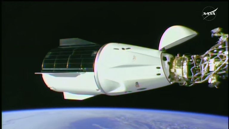 Rendez-vous, amarrage, ouverture d'éclosion et remarques accueillantes de l'équipage de l'équipage-10 de la NASA / SpaceX à la Station spatiale internationale PIC: NASA Source: NASA TV