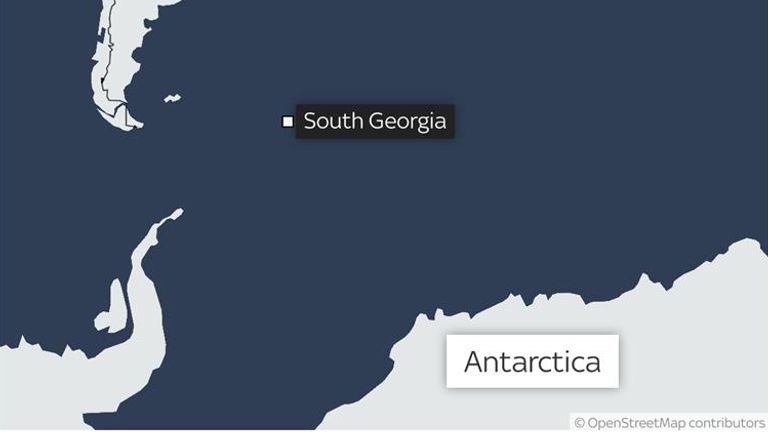 Gunung es itu kandas di Georgia Selatan 