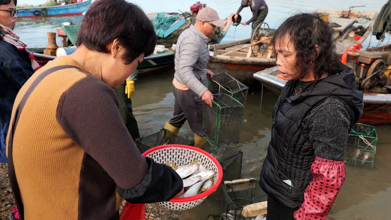 People selling fish