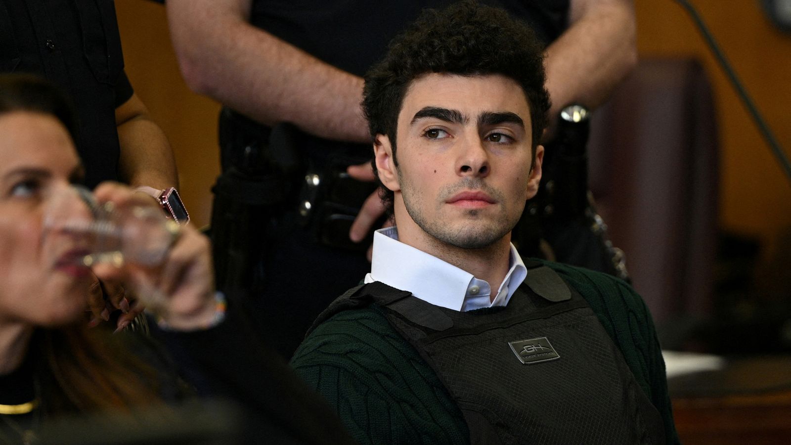 Той се призна че не е виновен за отделно обвинение