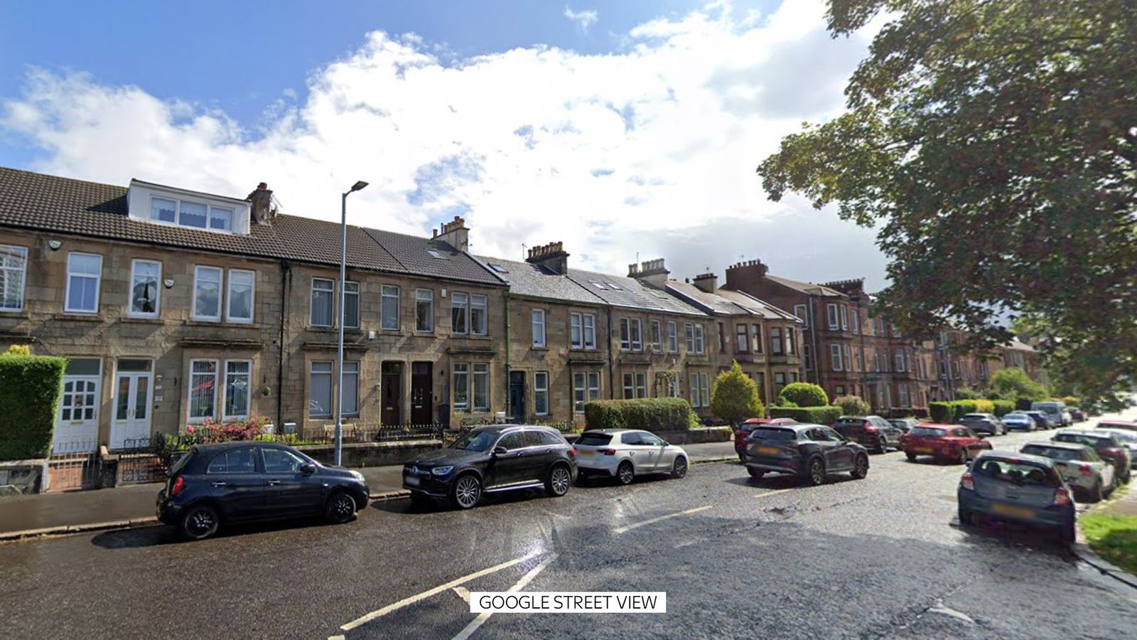 Службата на Шотландската линейка мобилизира седем линейки три екипа за