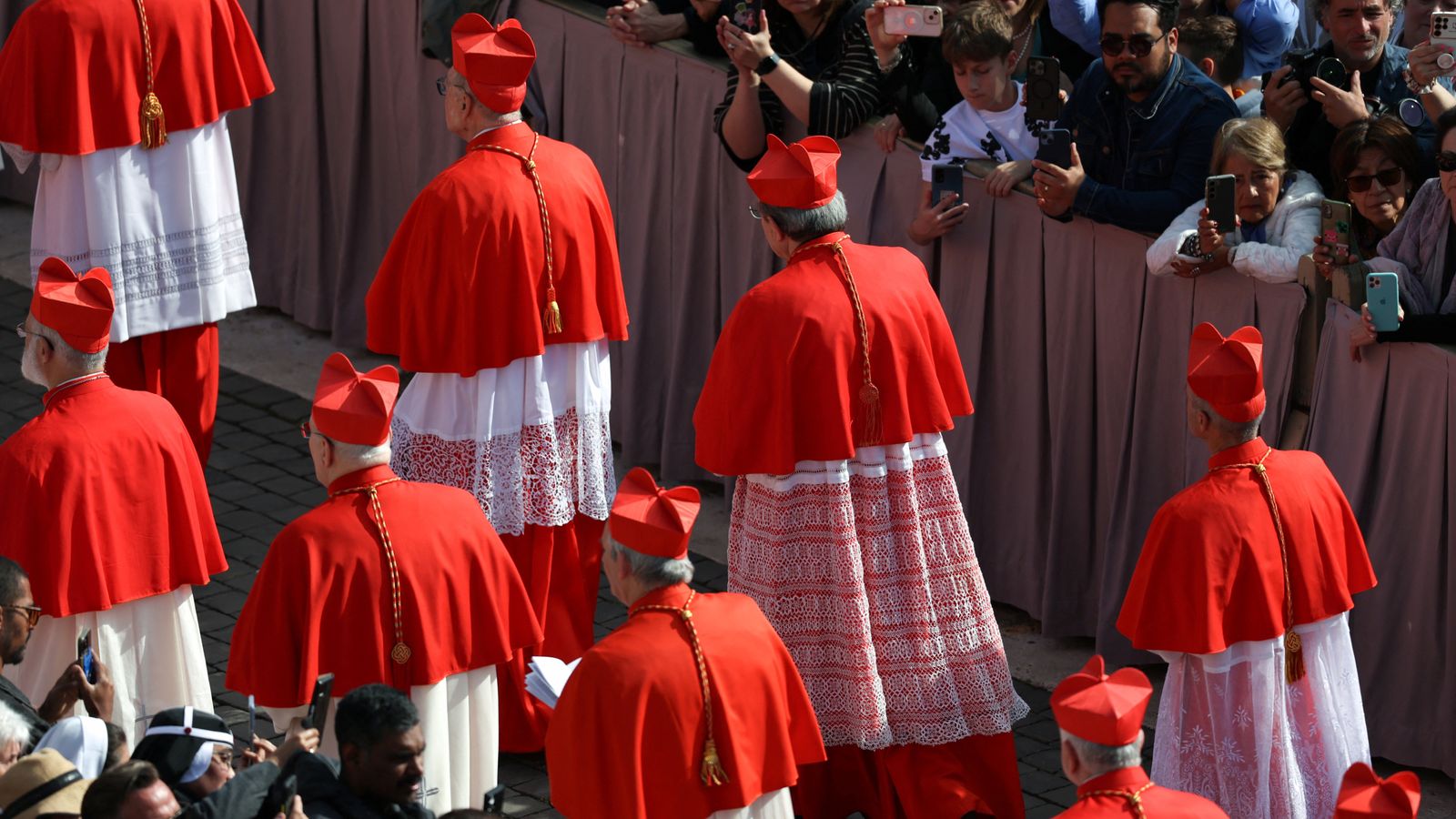 In pictures Prayers and tears as body of Pope Francis moved to St