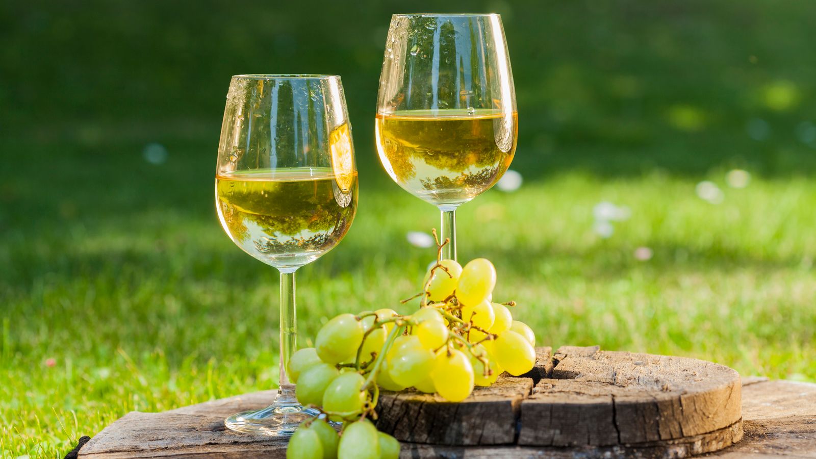 Drinking white wine and eating more fruit could reduce risk of cardiac arrest - study