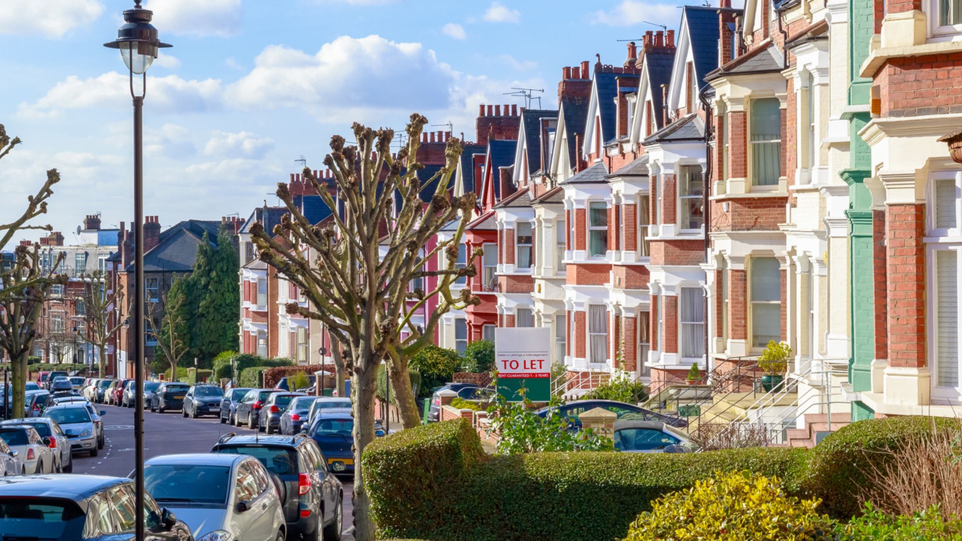 Average two and five year mortgages below 5% for first time since 2023