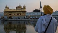 A Sikh volunteer stands guard inside the holy Sikh shrine of Golden temple in Amritsar, in the northern state of Punjab, India, September 20, 2023. REUTERS/Adnan Abidi
