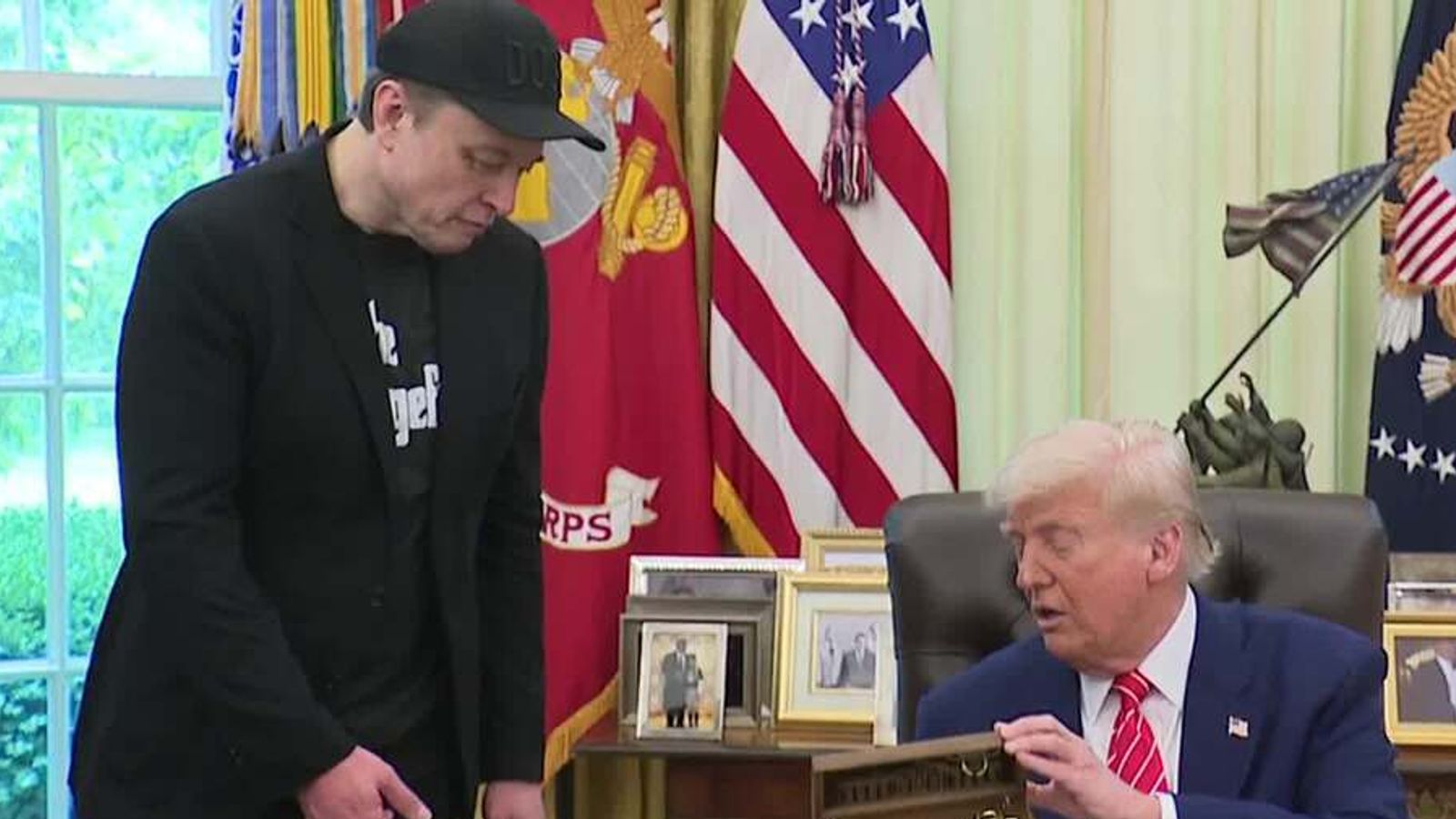 Trump Awards Musk Golden Key Departing DOGE Role