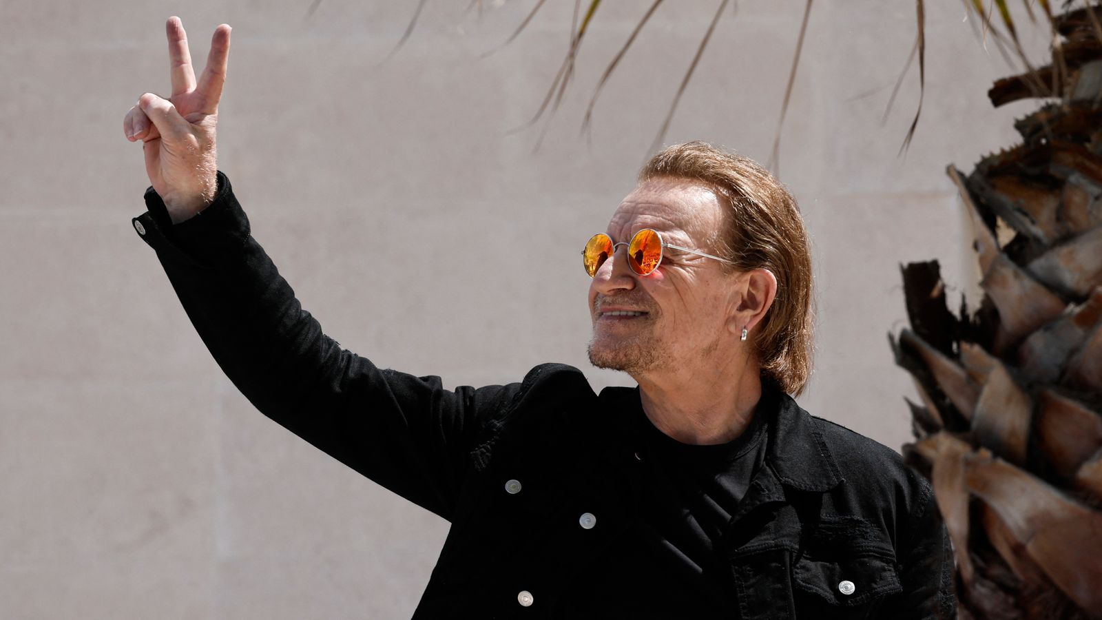 Bono призовава Израза да бъде „освободен от Бенджамин Нетаняху` в молба за„ Спрете война “