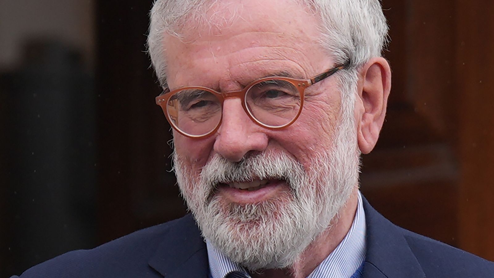 Бившият лидер на Син Фейн Гери Адамс печели дело за клевета на BBC 