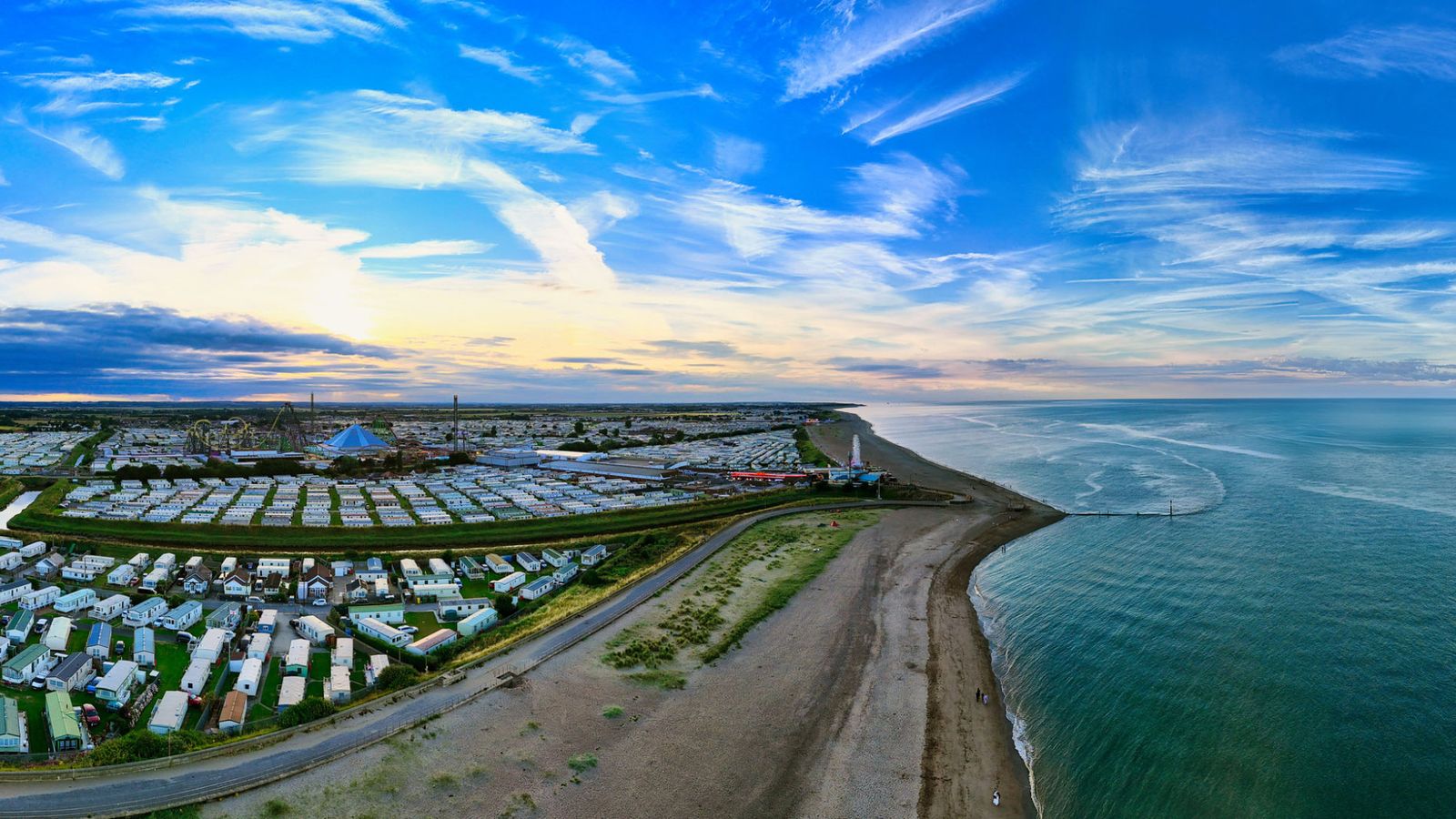Man dies trying to help two children in distress at beach near Skegness