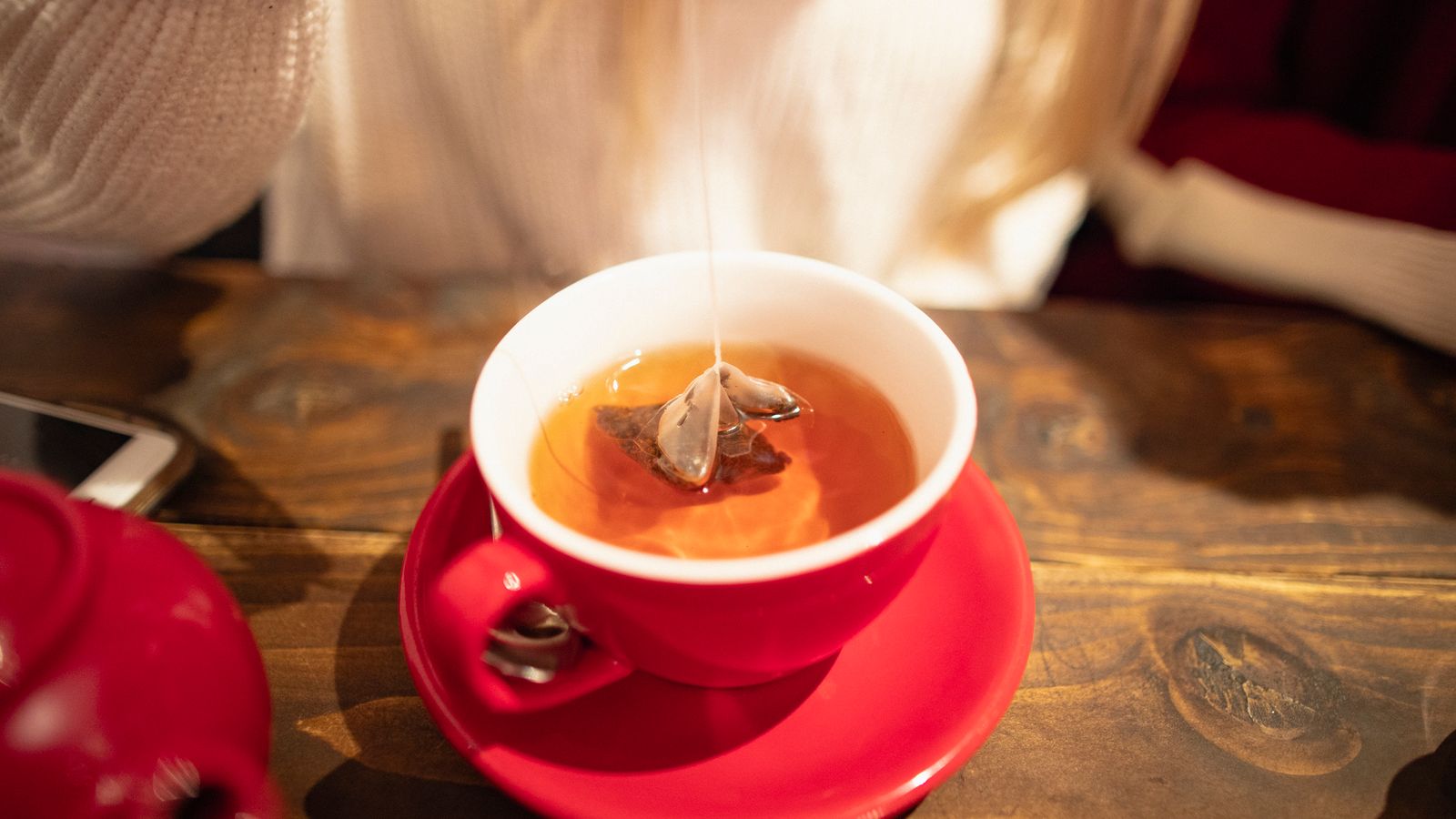 Fraudster conned luxury hotels and retailers out of £580k by selling fake Scottish tea
