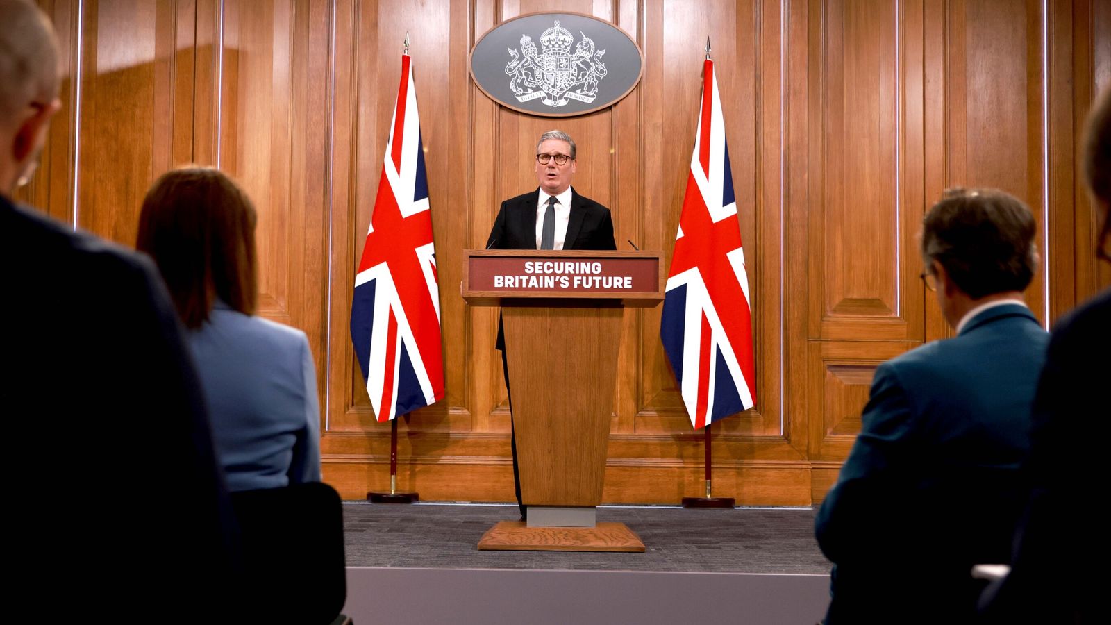 Starmer and ministers to hold regular news conferences in radical comms shakeup