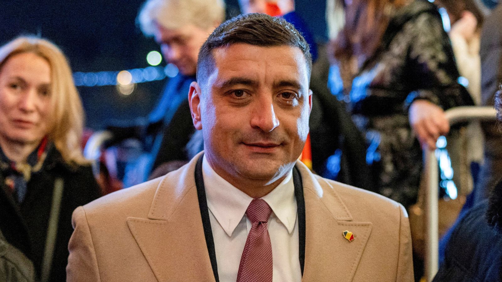 Romanian right-wing Eurosceptic clear winner in first-round  of presidential vote re-run