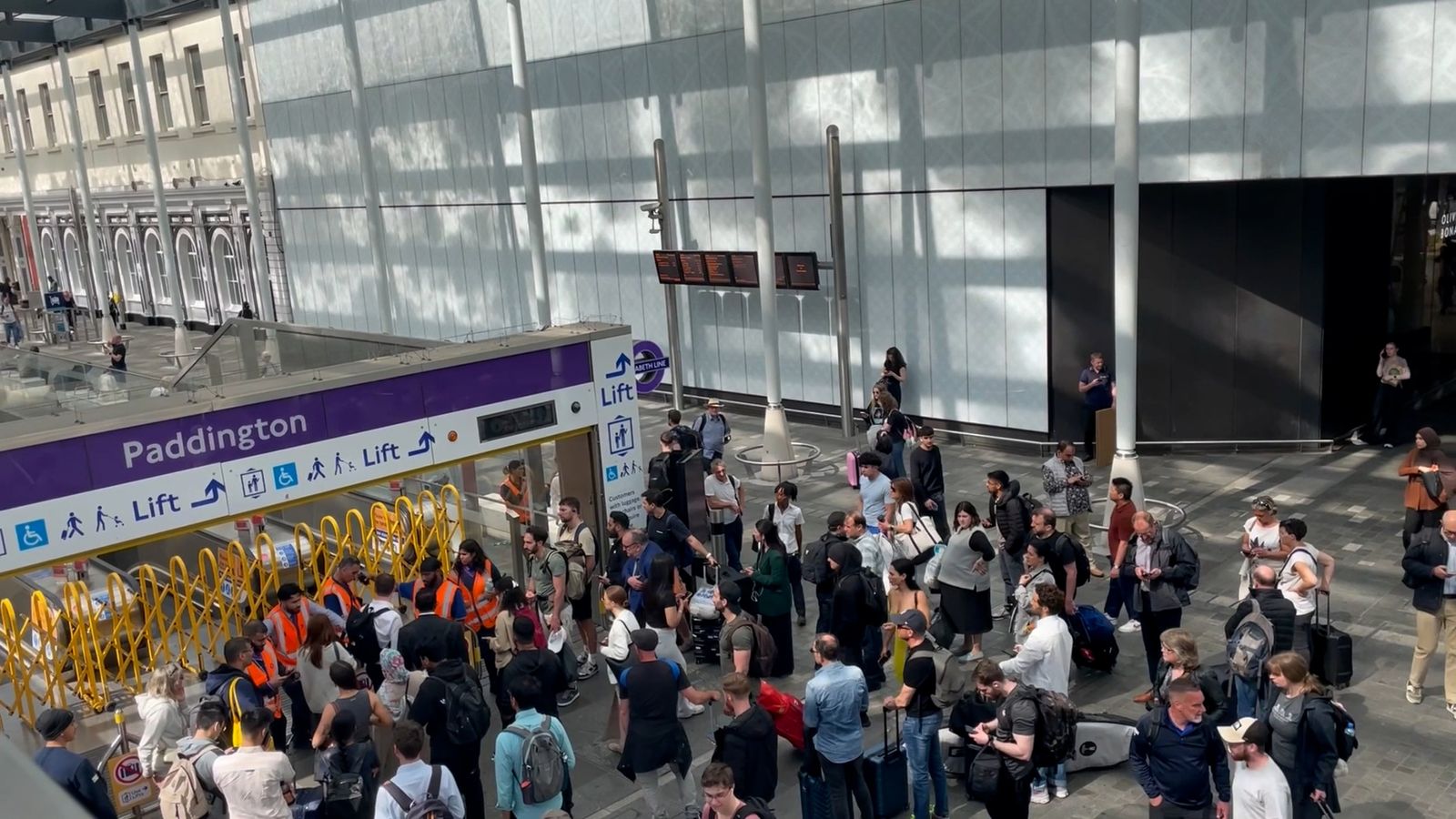 London Underground stations shut and lines suspended as power cut hits Tube