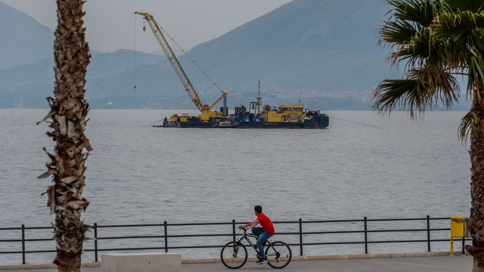 Recovery of sunken Bayesian superyacht begins off coast of Italy