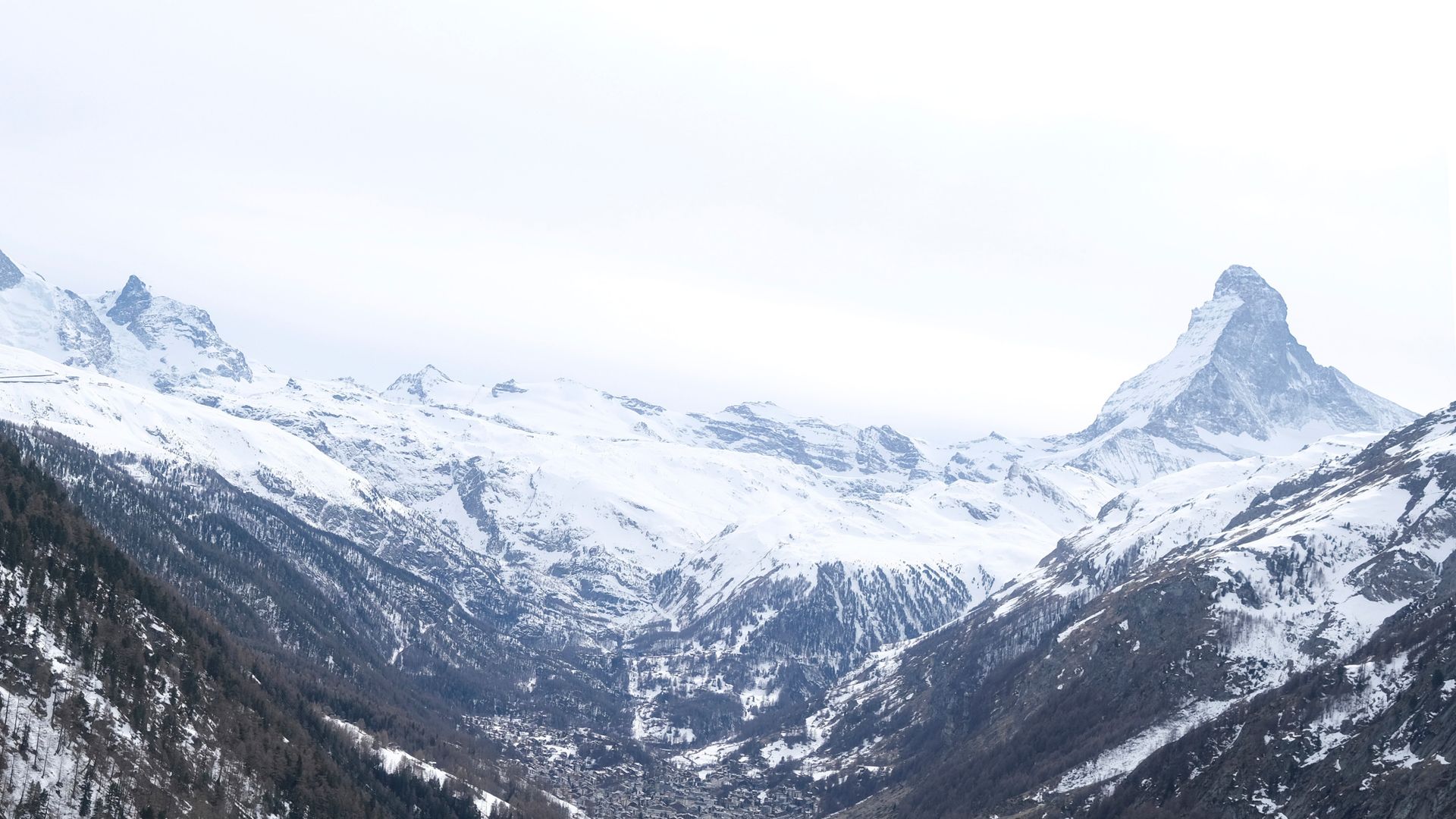 Five skiers found dead on Swiss glacier
