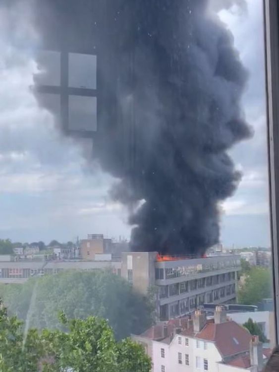 “Las mujeres y bebés embarazadas son evacuadas” después del incendio en el Hospital de Maternidad de Bristol.