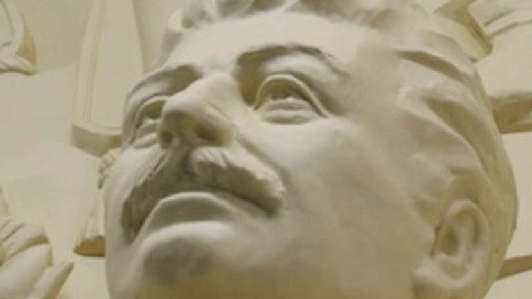 Stalin statue splits opinion in Moscow