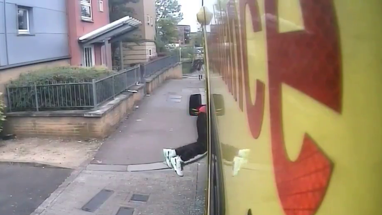 Pic: @ldn_ambulance