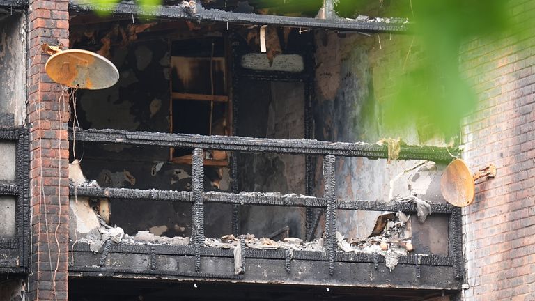 Чоловік, заарештований за підозрюване вбивство, жінка загинула в пожежі в будинку