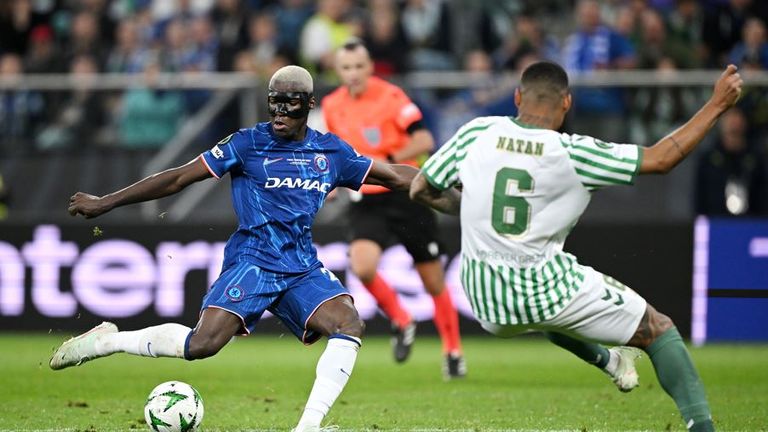 Chelsea's Moises Caicedo (left) scores their side's fourth goal of the game. Pic: PA