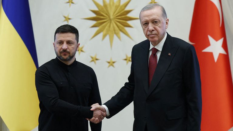 Türkiye Başkanı Tayyip Erdoğan, 15 Mayıs 2025, Ankara, Türkiye'deki Başkanlık Sarayı'nda Ukrayna Cumhurbaşkanı Volodymyr Zelenskiy ile bir araya geliyor. Resales yok. Arşiv yok