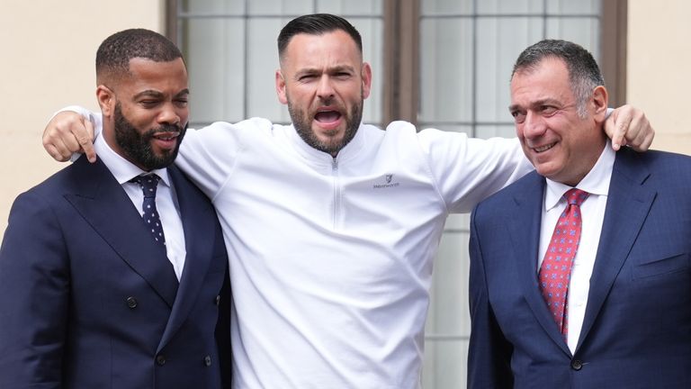 Frederick Doe, 36, (Merkez) Frederick Sines olarak da bilinen, Oxford Crown Mahkemesini iki yıl boyunca askıya alındıktan sonra bıraktıktan sonra bıraktı ve 240 saat ödenmemiş iş yapmayı emretti, ceza mülkiyeti, 2019 tarihli, Pazartesi günü Blenheim Pazartesi günü 4,8 milyon £ altın kuvalun hırsızlığından suçlu bulunduktan sonra, 2025.