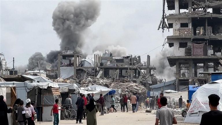 Footage shows the moment an Israeli airstrike hit a house in Jabalia, as bystanders scrambled to safety. The strike followed a series of overnight airstrikes on Khan Younis.
