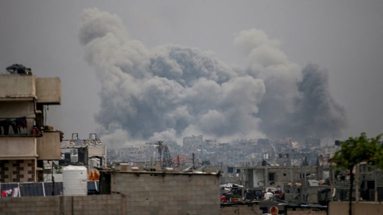 Smoke rises following Israeli strikes, in Jabalia in the northern Gaza Strip, May 15, 2025. REUTERS/Mahmoud