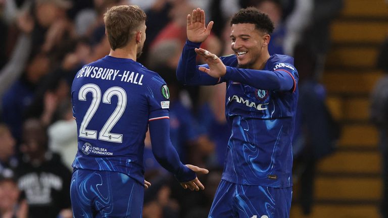 Chelsea v Djurgarden - Stamford Köprüsü, Londra, İngiltere - 8 Mayıs 2025 Chelsea's Kiernan Dewsbury -Hall, Chelsea'nin Jadon Sancho Reuters/David Klein ile ilk golünü atıyor