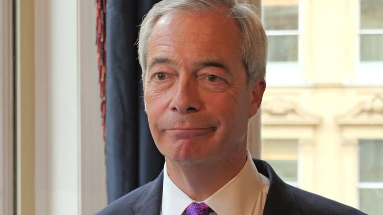 Nigel Farage propõe grandes cortes