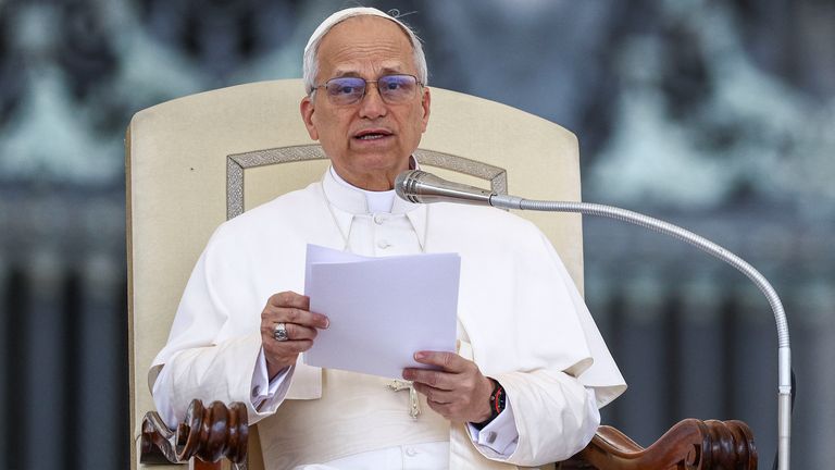 Pope Leo XIV holds his first general audience in St. Peter's Square, at the Vatican, May 21, 2025. REUTERS/Guglielmo Mangiapane
