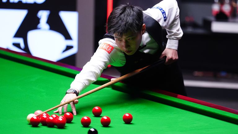 Zhao Xinong podczas meczu z Markiem Williamsem w Szesnastu Mistrzostwach World World Snooker w The Crucible Theatre, Sheffield. Data zdjęcia: niedziela 4 maja 2025 r. PA Zdjęcie. Zobacz PA Story Snooker World. Zdjęcie należy przeczytać: Mike Egerton/PA Wire ... Ograniczenia: Użyj podlegających ograniczeniom. Tylko użycie redakcyjne, bez użycia komercyjnego bez uprzedniej zgody posiadacza praw.