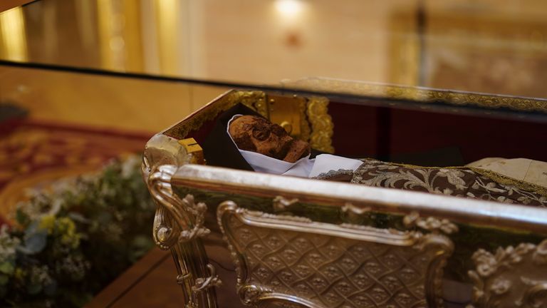 İspanyol Aziz, Mystic ve 16. yüzyıl dini reformcusu ..Vila'nın Saint Teresa kalıntıları, 11 Mayıs 2025 Pazar günü Salamanca, Kuzeybatı İspanya'daki bir kilisede sergileniyor. (Manuel ..Ngel Laya/Europa Press AP üzerinden)