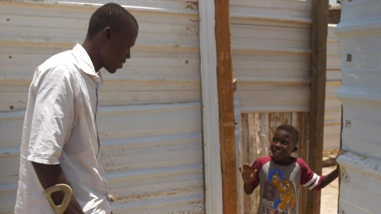 Munzir's young cousin opened the door and recognised him