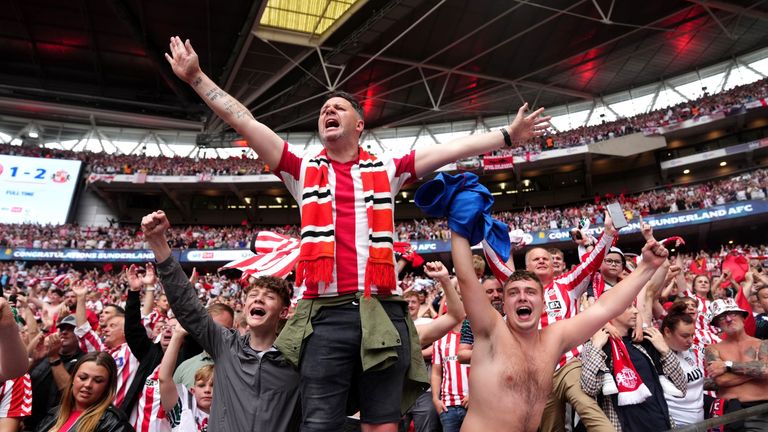 Los fanáticos de Sunderland celebran la victoria de su equipo. Imagen: PA