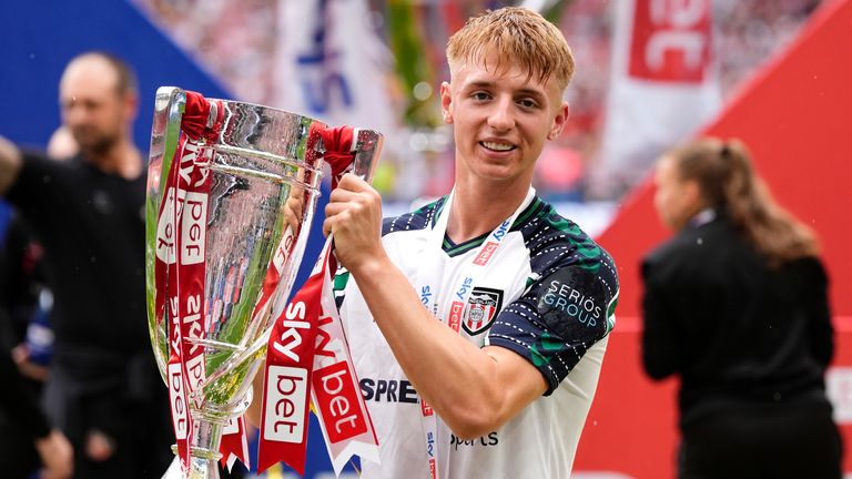Tom Watson de Sunderland ganó el trofeo después de marcar un gol de victoria.