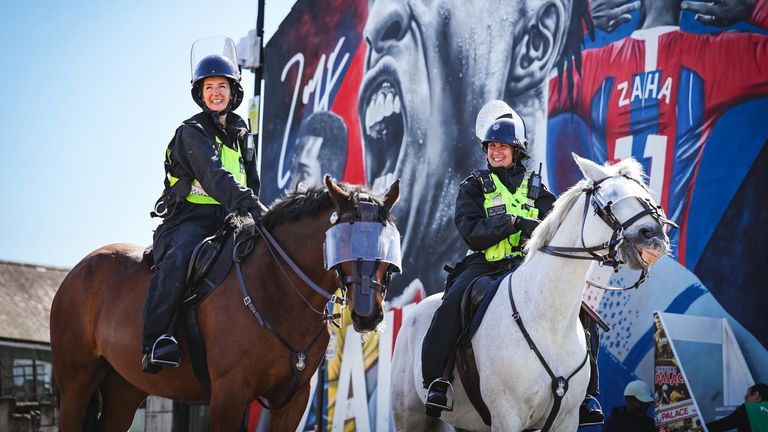 Konie policyjne Yvonne i Snaffles Pic: Poznałem policję