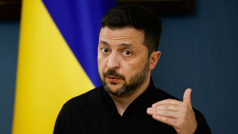 Ukraine's President Volodymyr Zelenskiy speaks during a press briefing following phone calls with U.S. President Donald Trump, amid Russia’s attack on Ukraine, in Kyiv, Ukraine, May 19, 2025. REUTERS/Thomas Peter