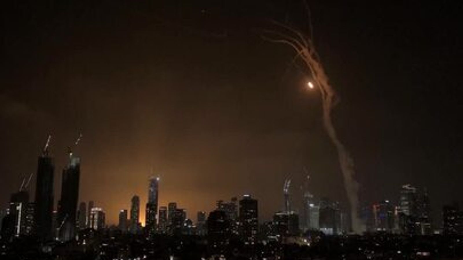 Debris Falls in Nine Locations Near Tel Aviv Following Iranian Cluster Missile Launch
