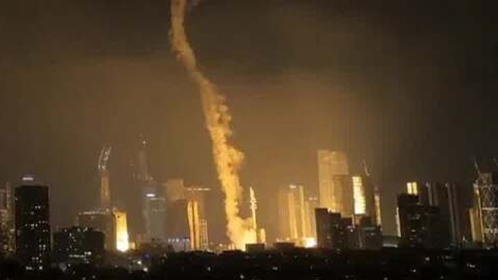 Missiles and explosions hit Tel Aviv