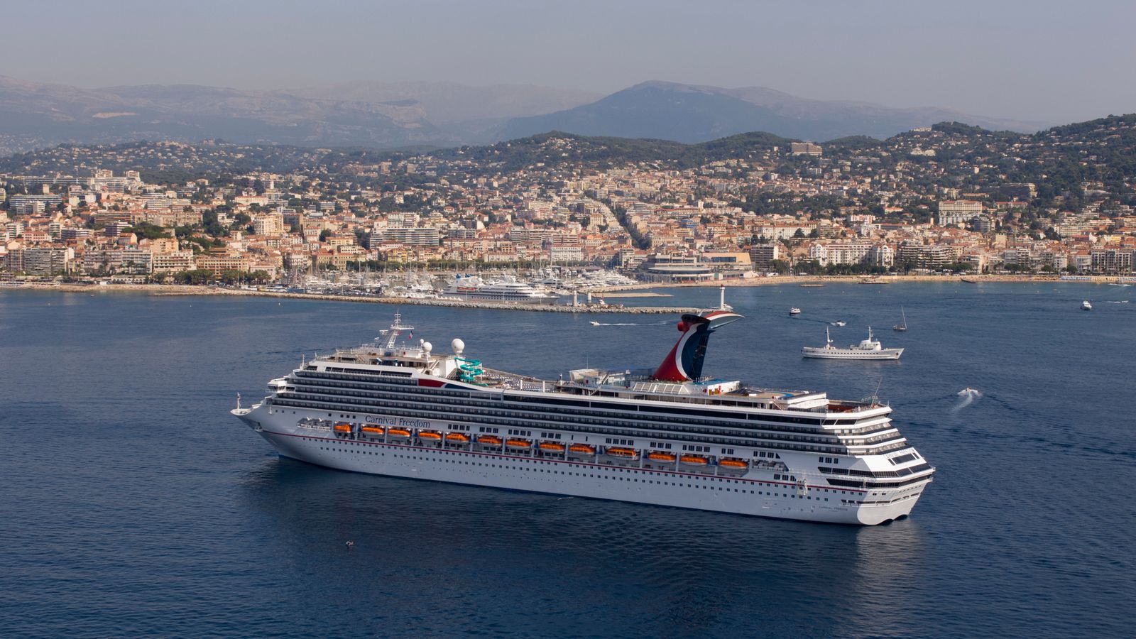 Cannes bringing in drastic regulation on cruise ships