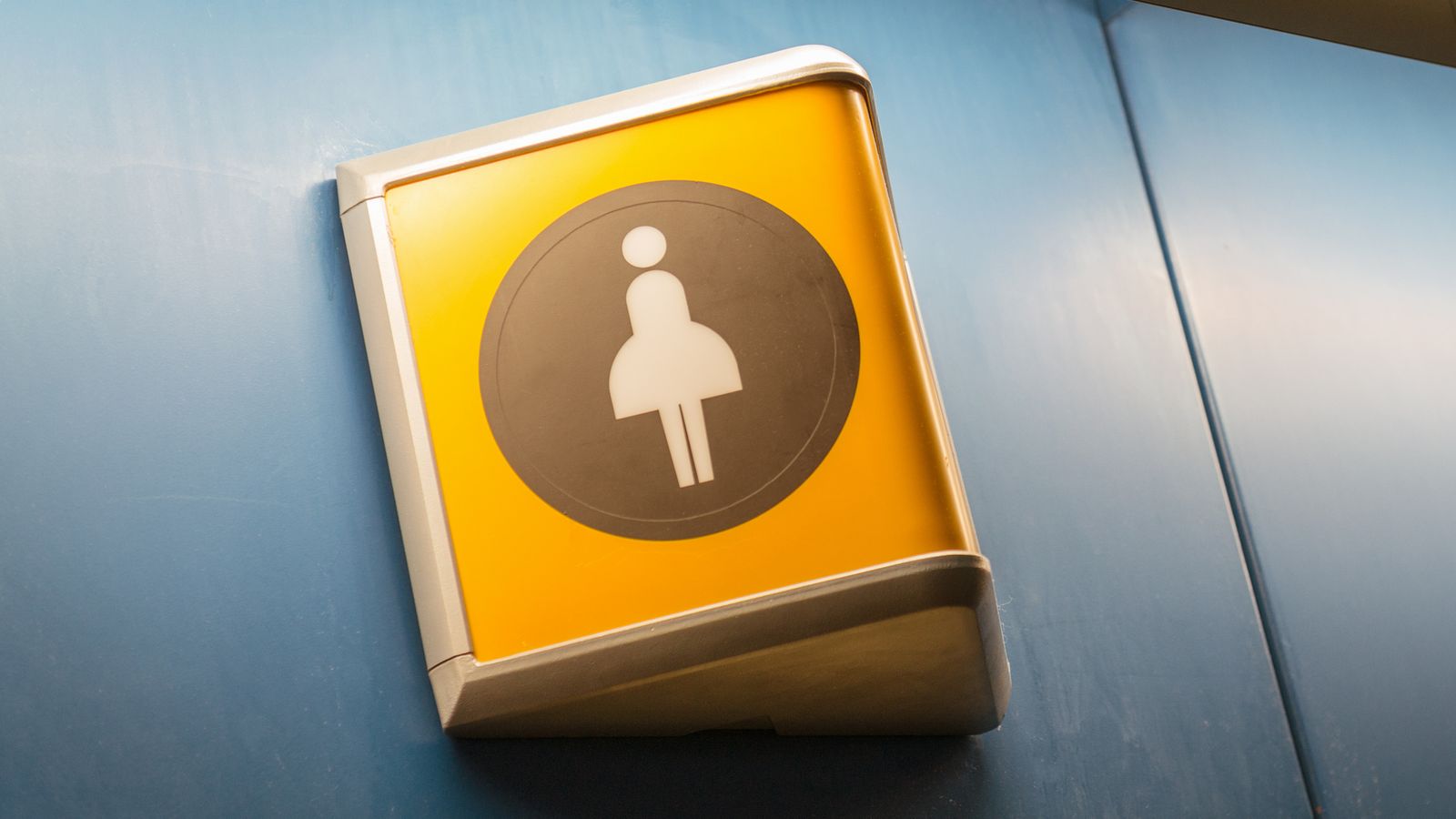 Fat injections and Brazilian butt lifts 'offered in public toilets', experts warn