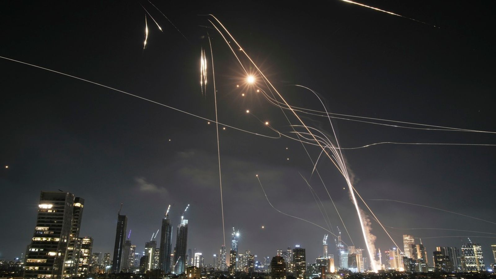 Missiles and explosions hit Tel Aviv as Iran launches retaliatory ...