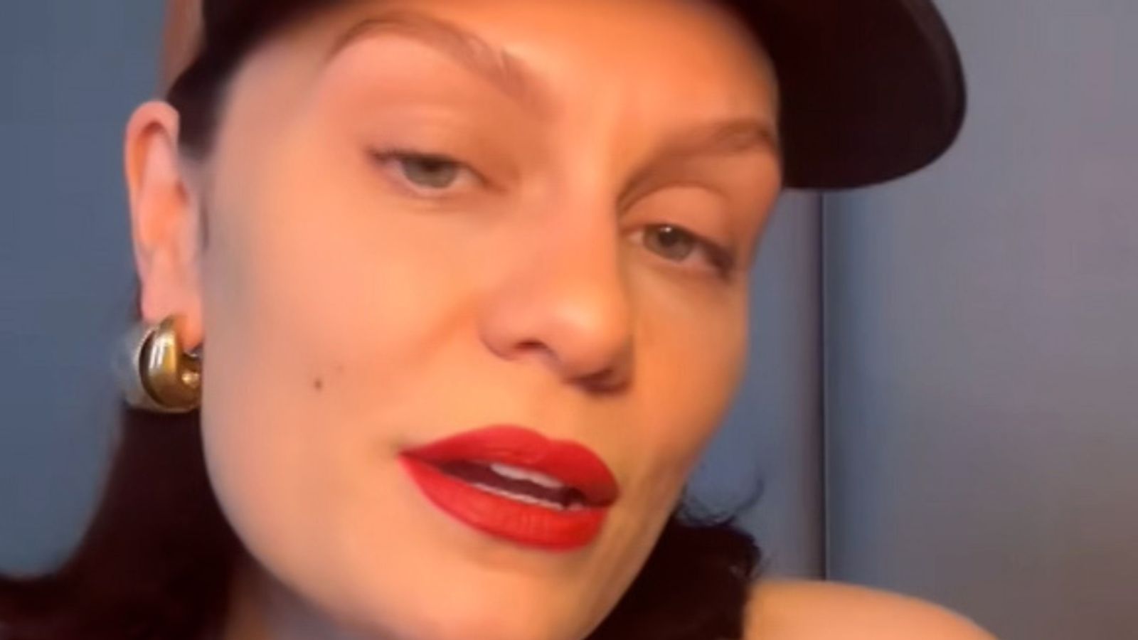 Jessie J says she's been diagnosed with early breast cancer and reveals