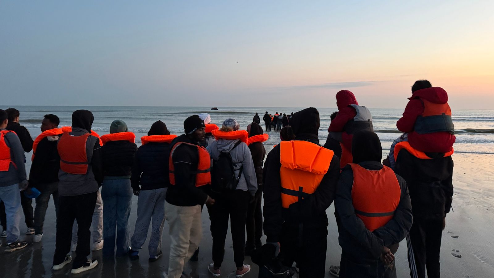 UK-France migrant returns deal to come into force